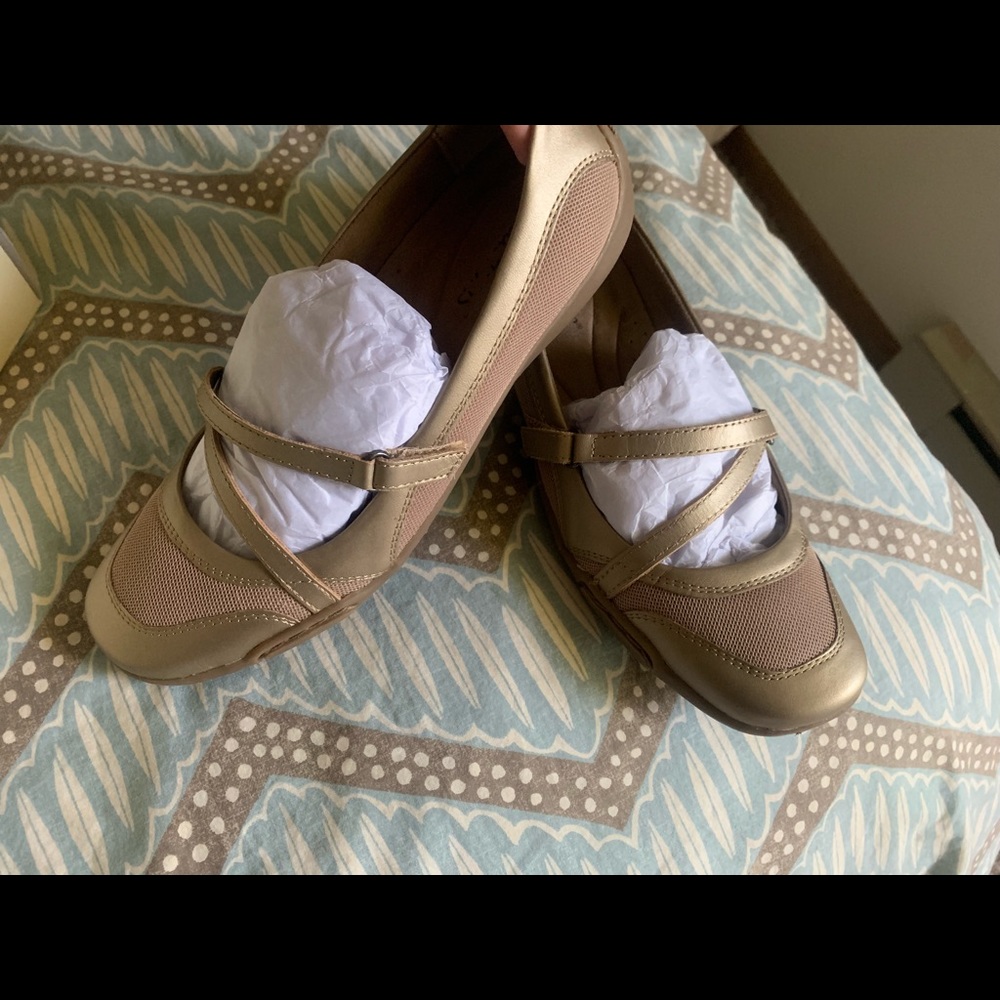 DSW Champagne leather slip one - BRAND NEW!!